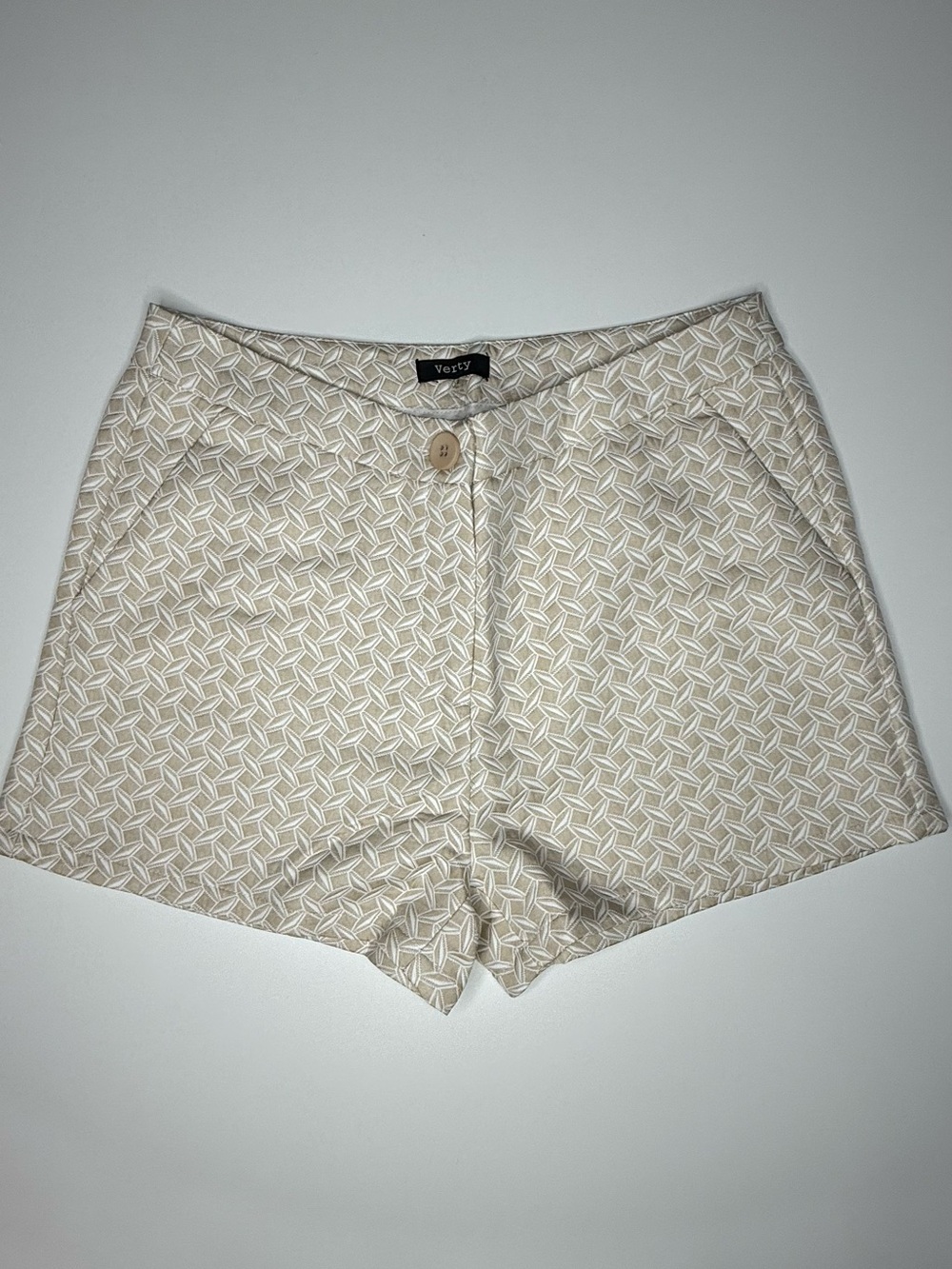 NWT Beige Geometric Print Women's Shorts - 179-181